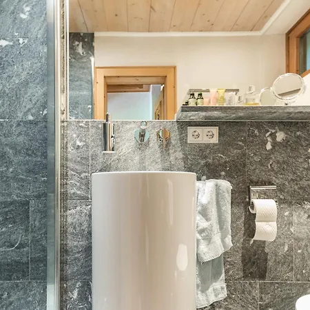 4br Chalet In Viehofen 滨湖采尔